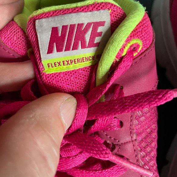 Nike Flex Experience Bright Pink Teen Shoes 7Y 40 Euro - Picture 2 of 11